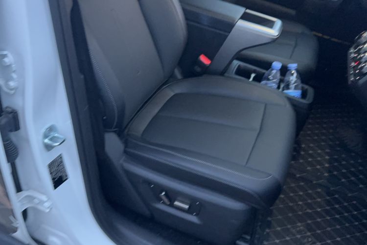 Used  V23 2025 501 Four-Wheel Drive Intelligent Driving Version
