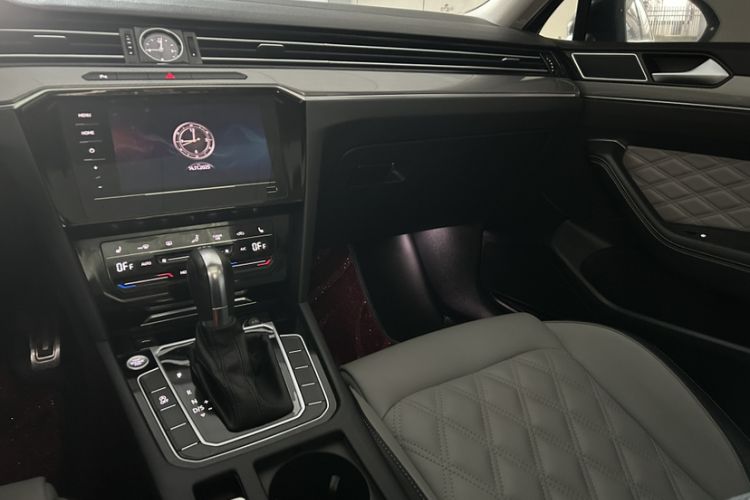 Used Volkswagen Magotan 2023 2 Million Units Limited Edition 330TSI DSG Leading Version
