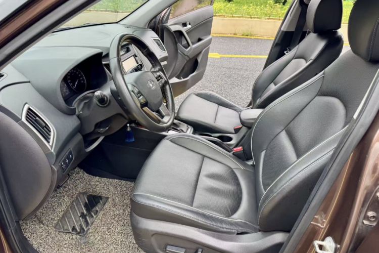 Used Hyundai ix25 2015 1.6L Automatic Two-Wheel-Drive Deluxe DLX Model
