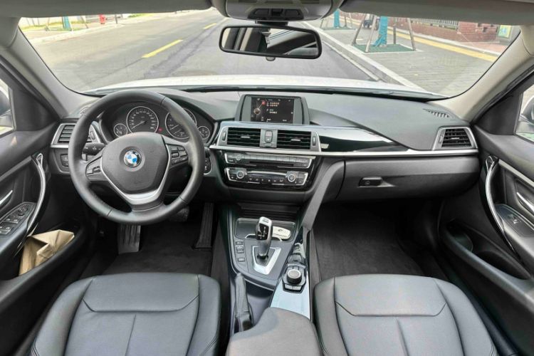 Used BMW 3 Series 2016 320Li Ambition Model
