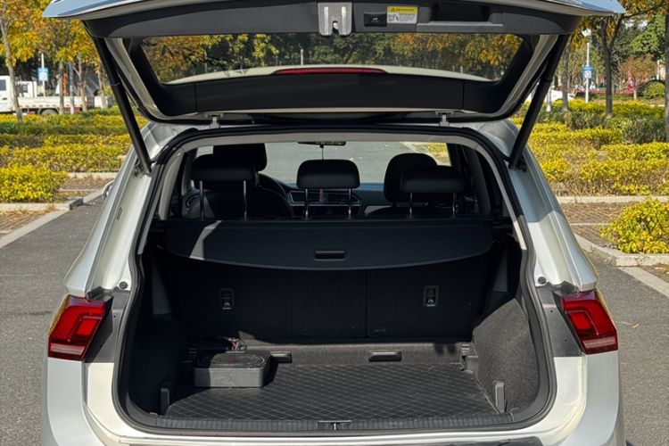 Used Volkswagen Tiguan L 2019 330TSI Automatic Two-Wheel Drive Panoramic Comfort Edition China VI Standard
