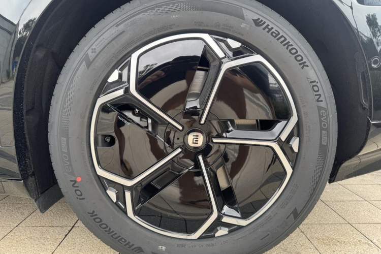 Used  YU7 2025 Ultra-Long Range All-Wheel Drive Pro Version