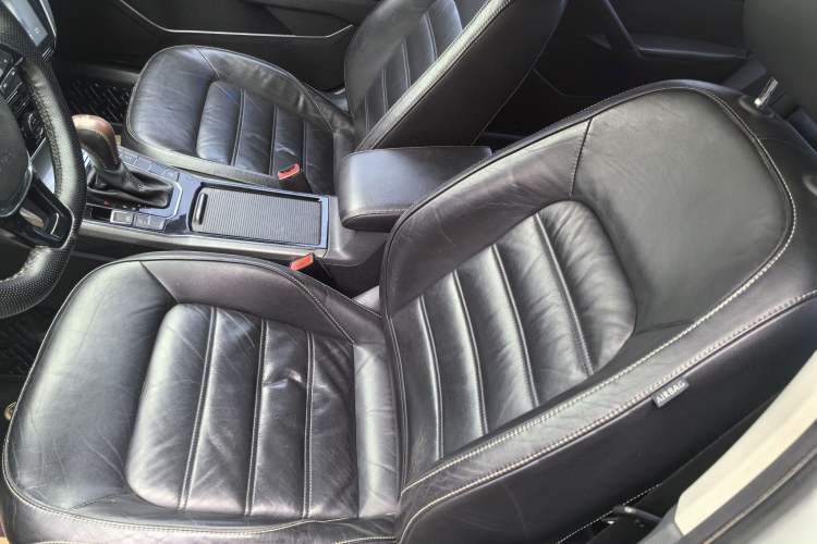 Used Volkswagen Passat 2016 330TSI DSG Luxury Edition
