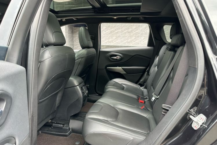 Used  Cherokee 2021 2.0T Four-Wheel Drive 80th Anniversary Edition
