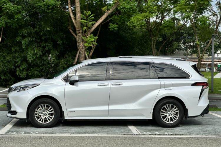 Used Toyota Sienna 2021 2.5L Hybrid Comfort Edition