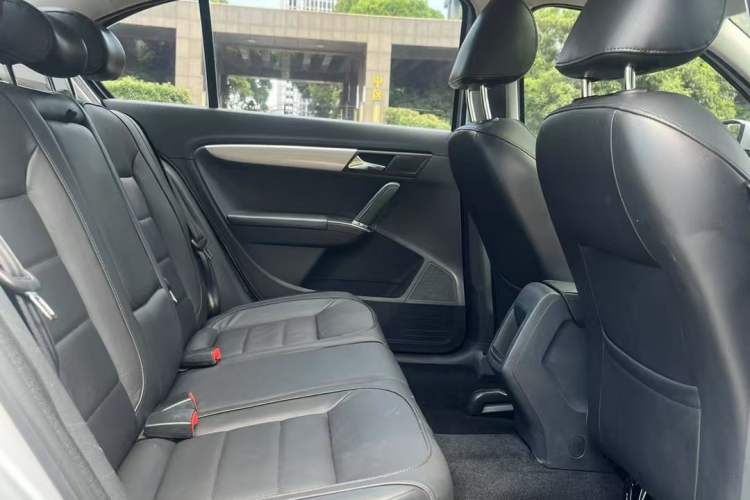 Used Volkswagen Lavida 2013 Restyled Classic 1.6L Automatic Comfort Edition
