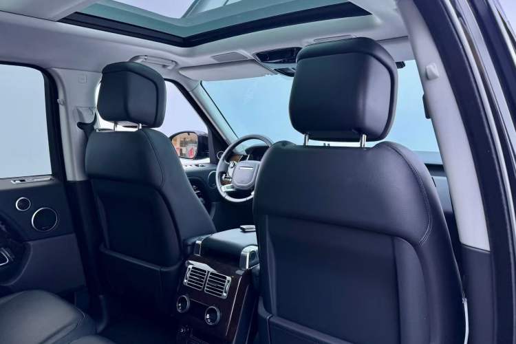 Used Land Rover Range Rover 2022 3.0 L6 360 PS Grand Edition
