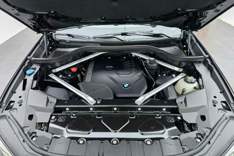 Used BMW X5 2022 xDrive 30Li Luxury M Sport Package
