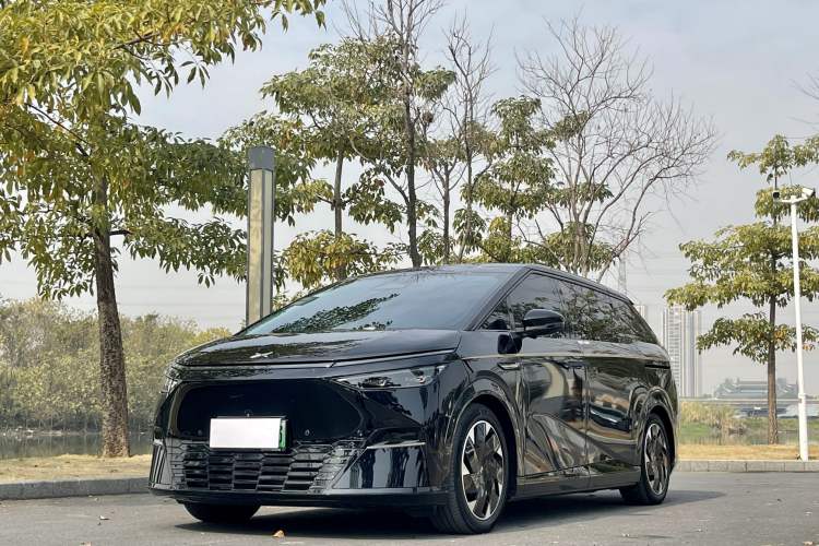 Used XPeng X9 2024 702 Ultra-Long Range Pro
