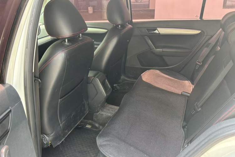 Used Volkswagen Lavida 2013 Revised Classic 1.6L Automatic Fashion Edition
