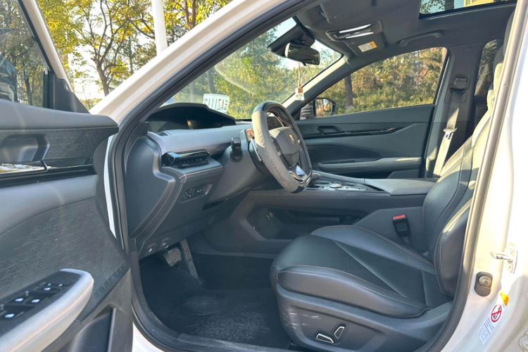 Used Changan UNI-V 2022 1.5T Prestige Version
