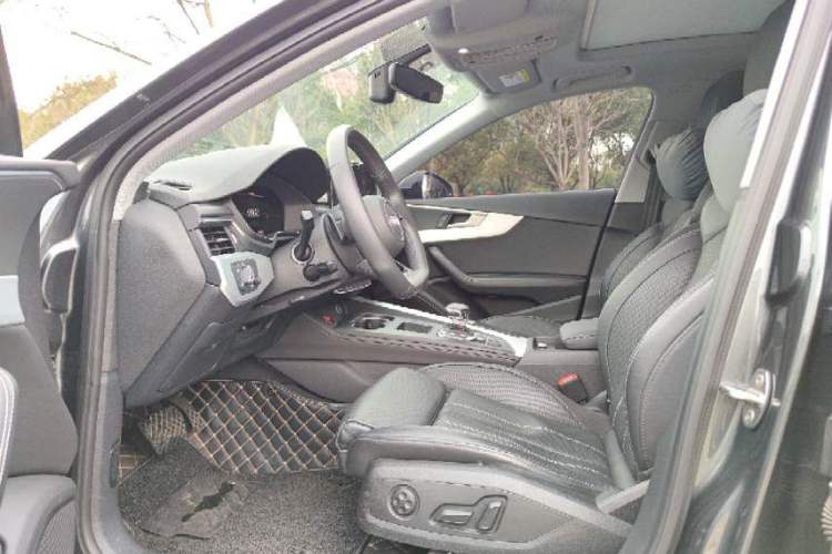 Used Audi A4L 2022 40 TFSI Luxury Dynamic Model