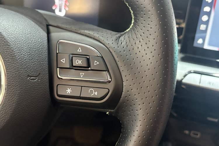 Used MG 5 2022 180 DVVT CVT Youth Luxury Edition
