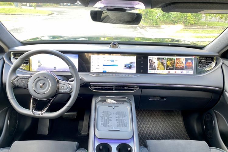 Used VOYAH FREE 2025 318 259 km All-Wheel-Drive Exploration Edition
