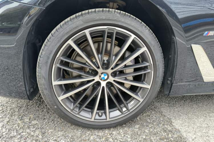 Used BMW 5 Series 2022 Second Facelift 530Li Leading Edition M Sport Package
