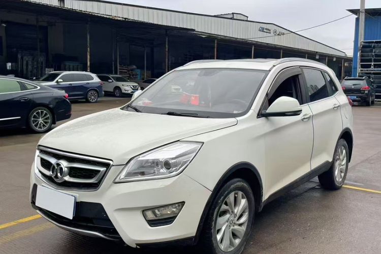 Used BAIC Senova X65 2015 2.0T automatic comfort version
