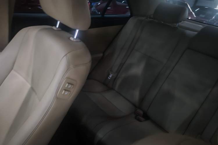 Used Toyota Camry 2015 2.0G Premier Edition
