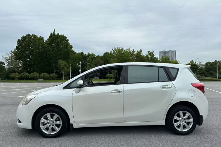 Used Toyota Verso 2014 Starlight 180E CVT Elite Edition
