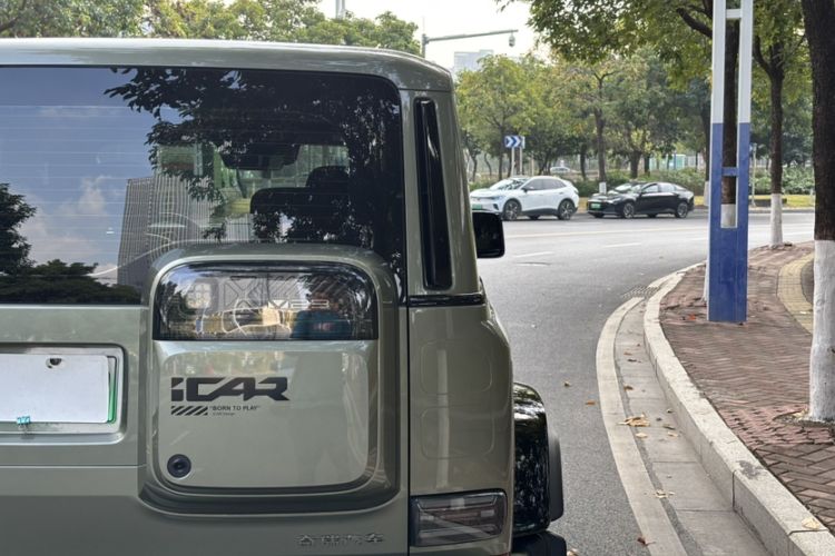 Used  V23 2025 401 Two-Wheel Drive Advanced Edition