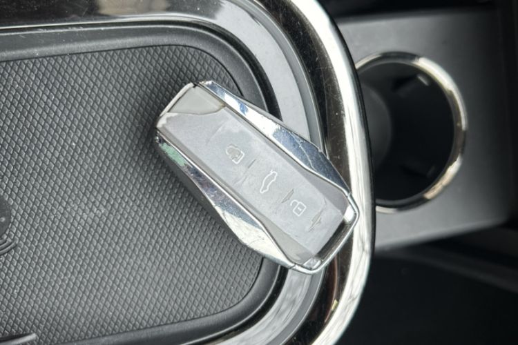 Used  3 2023 505km Air