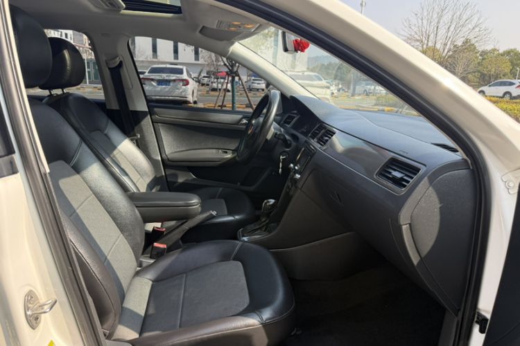 Used Volkswagen Santana 2015 1.6L Automatic Comfort Edition