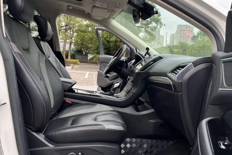 Used Ford Edge 2017 EcoBoost 245 Two-Wheel-Drive Sporty 7-Seater
