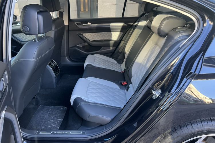 Used Volkswagen Magotan 2023 2 Million Units Limited Edition 330TSI DSG Leading Version