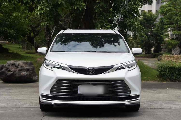 Used Toyota Sienna 2024 2.5L Hybrid Ultimate Edition
