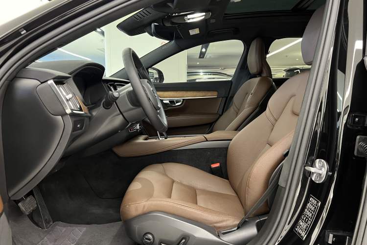 Used Volvo S90 2023 B5 Zhiyi Luxury Edition
