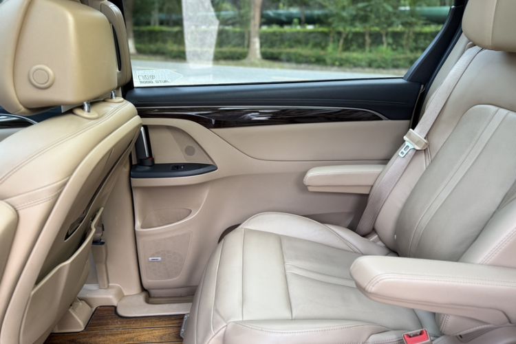 Used Buick GL8 2018 ES 28T Flagship Model China VI Standard