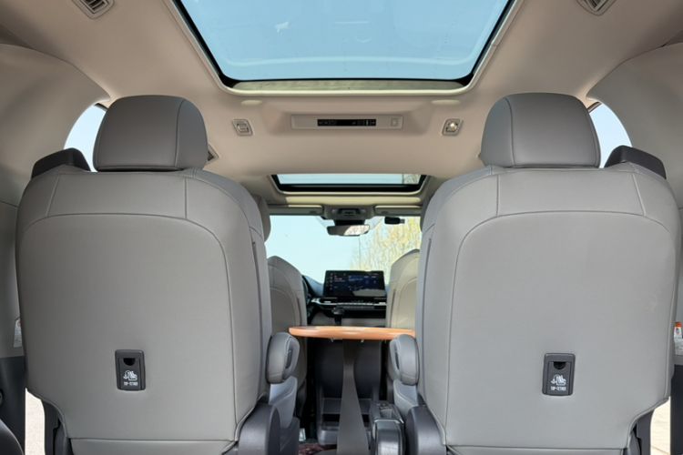 Used Toyota Granvia 2023 2.5L Hybrid Prestige PLUS Edition