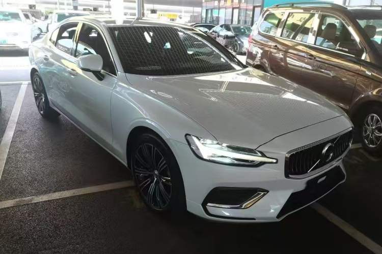 Used Volvo S60 2021 T4 Zhiyuan Luxury Edition
