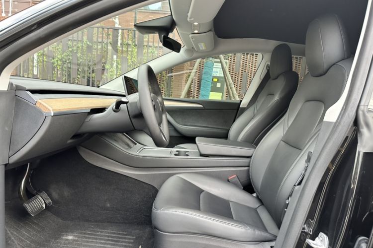 Used Tesla Model Y 2022 Long-Range All-Wheel-Drive Version