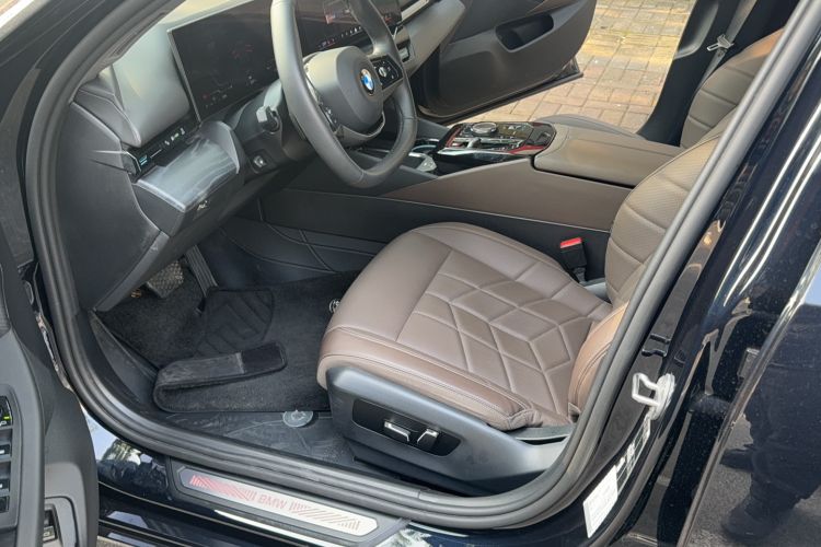 Used BMW 5 Series 2024 525Li Luxury Package
