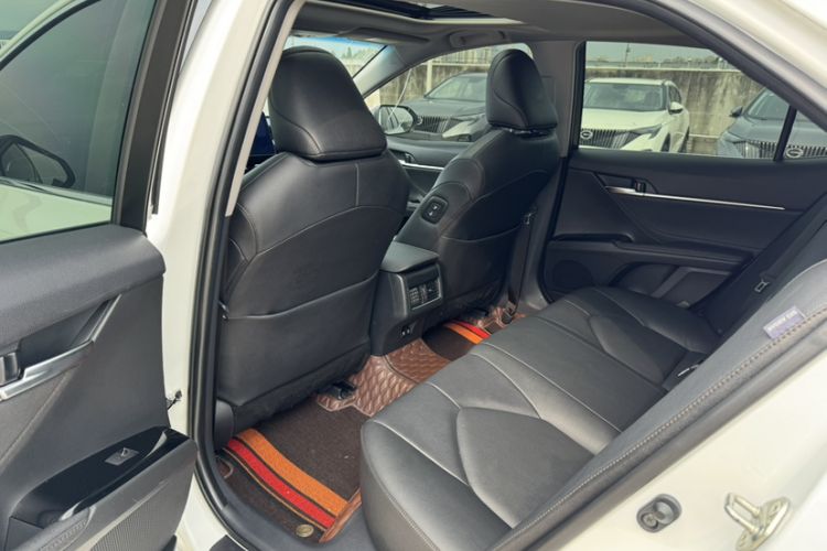 Used Toyota Camry 2021 2.0G Luxury Edition
