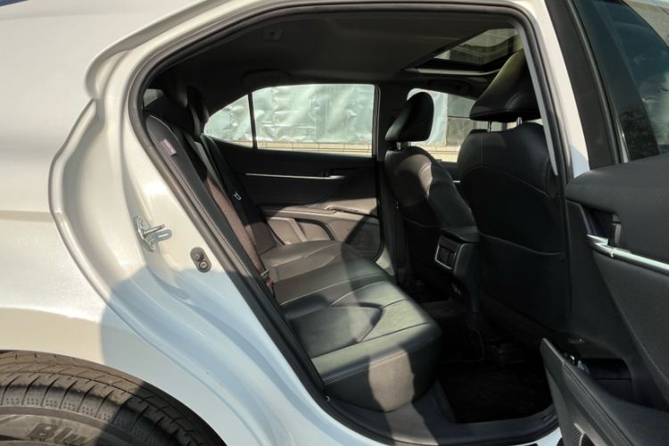 Used Toyota Camry 2021 2.0G Luxury Edition
