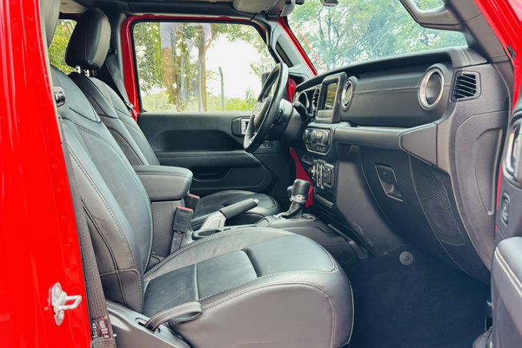 Used  Wrangler 2019 2.0T Sahara Four-Door Version China VI Emission Standard
