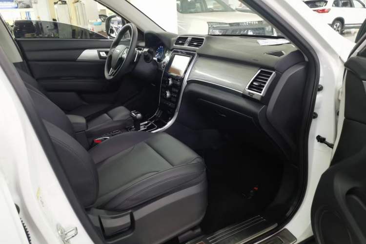 Used Haval H2 2018 Chuanxiang Edition Red Badge 1.5T Dual-Clutch Two-Wheel Drive Fashionable Model
