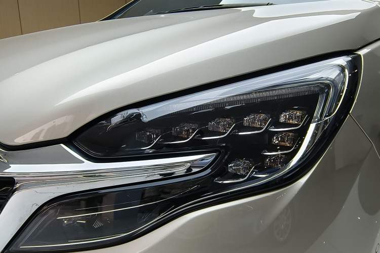 Used Buick GL8 2022 ES Land Cruiser 653T Luxury Model
