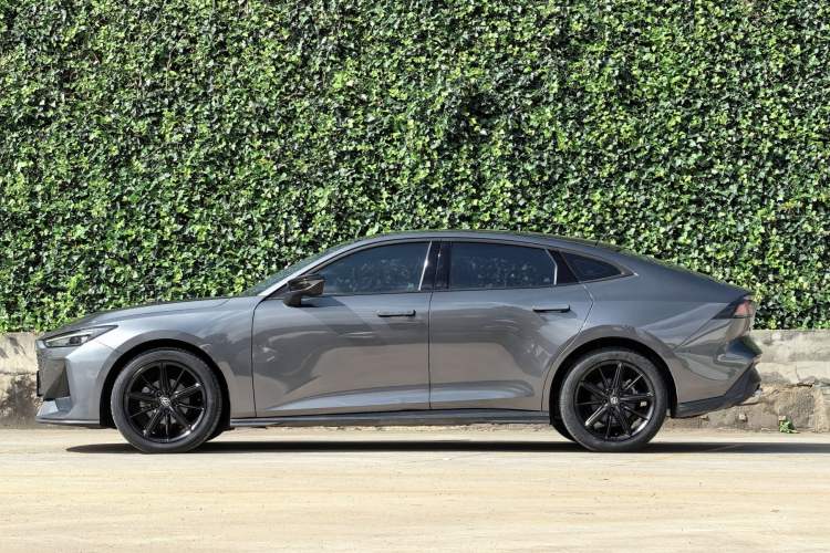 Used Changan UNI-V 2022 1.5T Prestige Version
