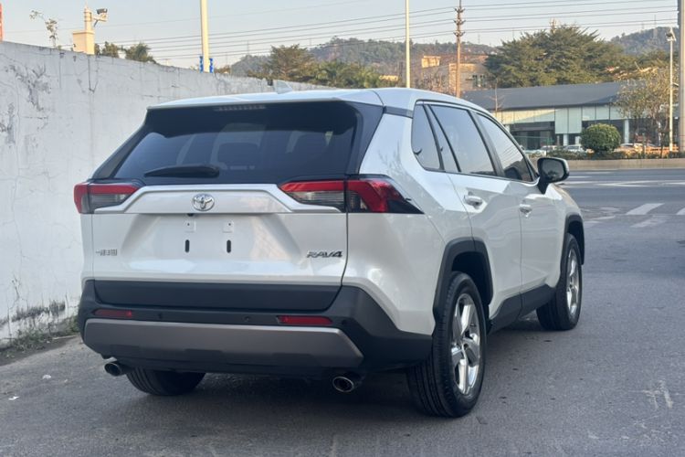 Used Toyota RAV4 2021 2.0L CVT Two-Wheel Drive Fashion PLUS Edition
