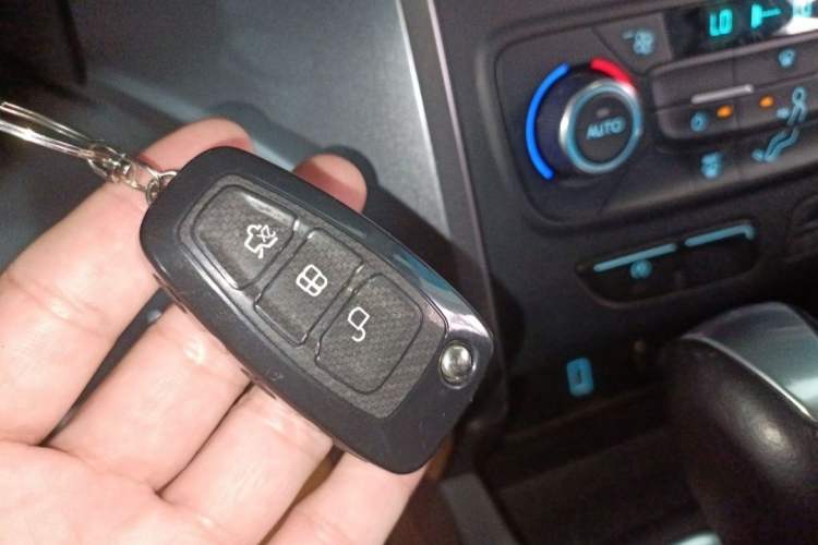 Used Ford Kuga 2017 EcoBoost 180 Two-Wheel-Drive Tiger Leap Model
