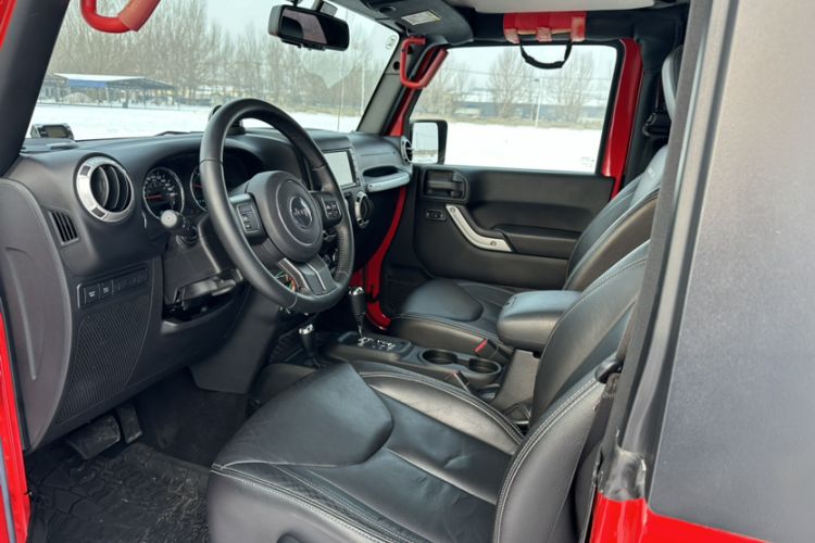 Used  Wrangler 2015 3.6L Rubicon Two-Door Comfort Edition

