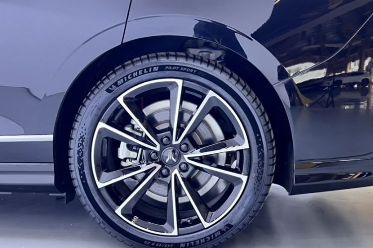 Used VOYAH PASSION 2024 PHEV Four-Wheel Drive Ultra-Long Range Flagship Model
