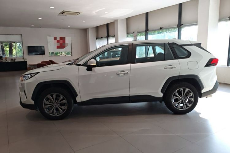 Used Toyota RAV4 2023 2.0L CVT Two-Wheel Drive Fashion Edition
