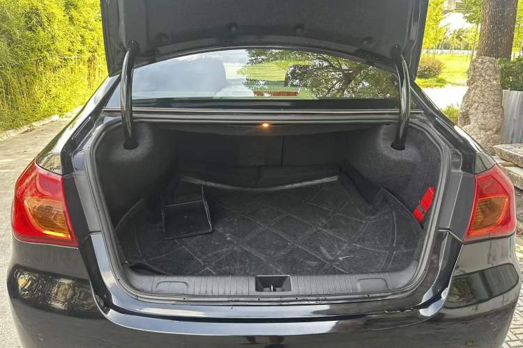 Used Roewe 950 2015 1.8T Luxury Edition
