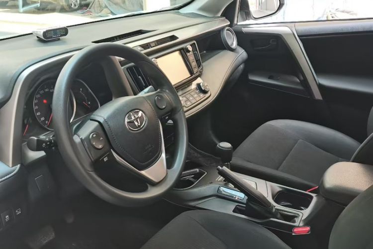 Used Toyota RAV4 2016 2.0L CVT Two-Wheel Drive Fashion Edition China V Standard
