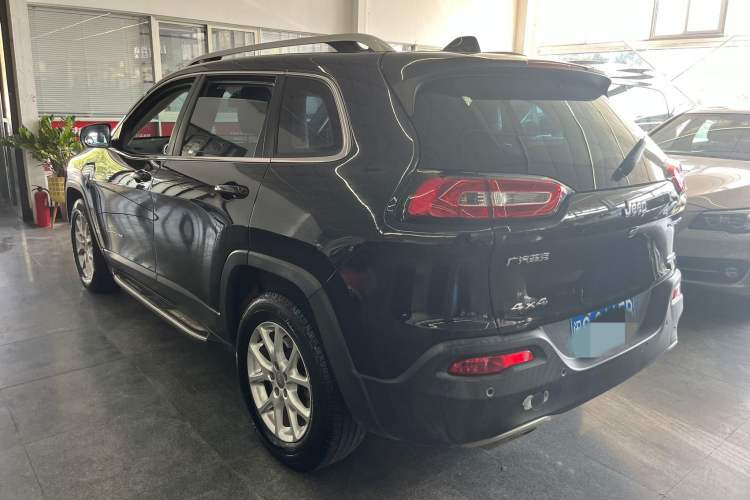Used  Cherokee 2016 2.4L Professional Smart Version
