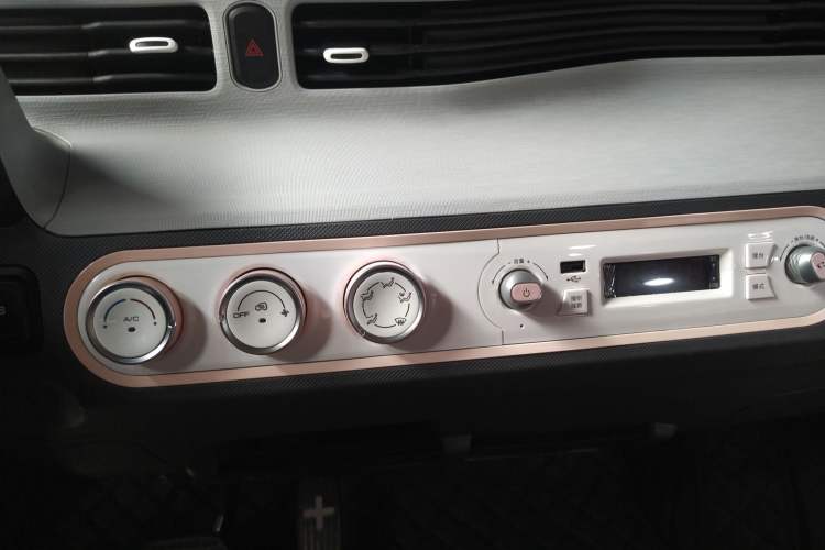 Used Wuling Hongguang MINIEV 2022 Macaron Premium Model – Lithium Ternary Battery
