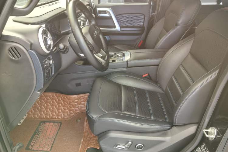 Used  BJ40 2023 2.0T Automatic Four-Wheel Drive Urban Hunter Edition Chivalrous Type
